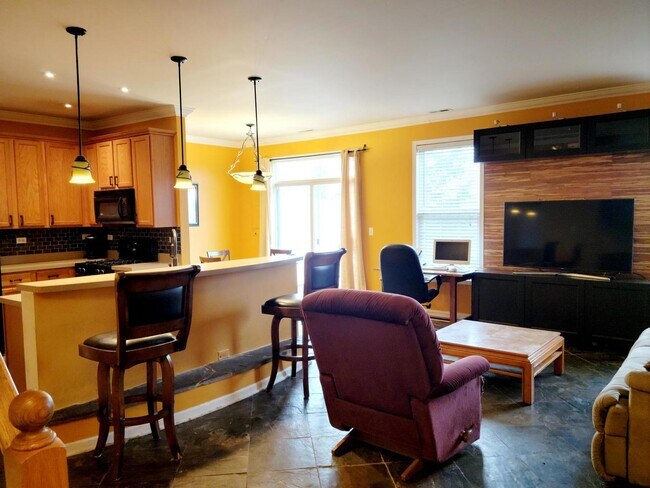 Building Photo - 221 Parkside Dr