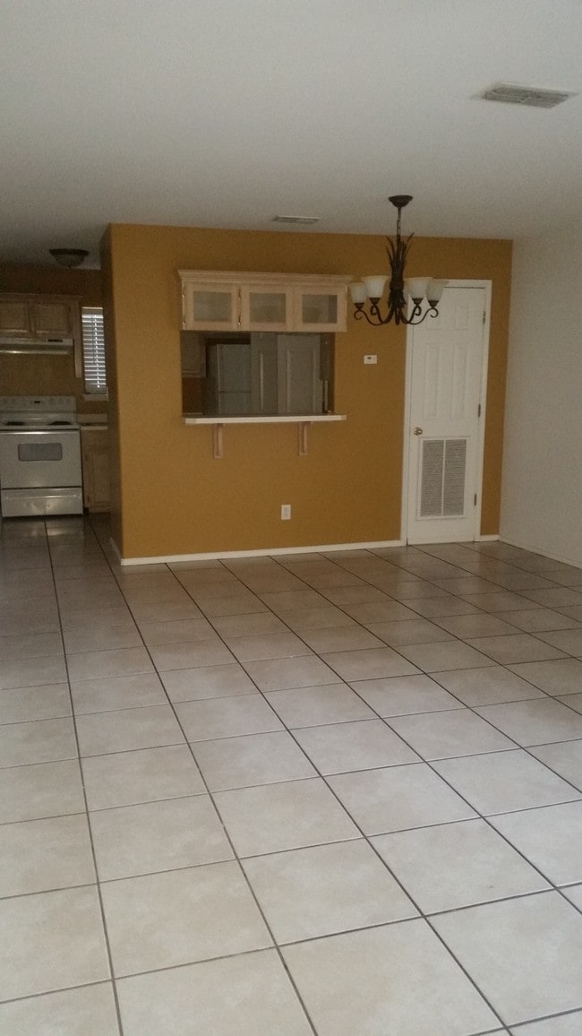 Building Photo - 710 Sonesta Dr