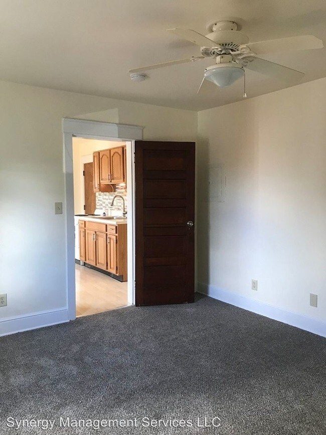 Building Photo - 424 N Locust St