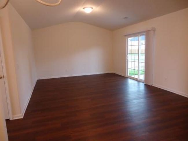 Building Photo - 30 Miller Park Cir