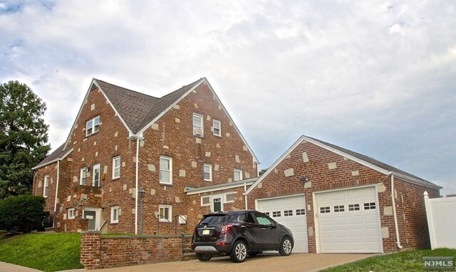 Primary Photo - 291 Standish Ave