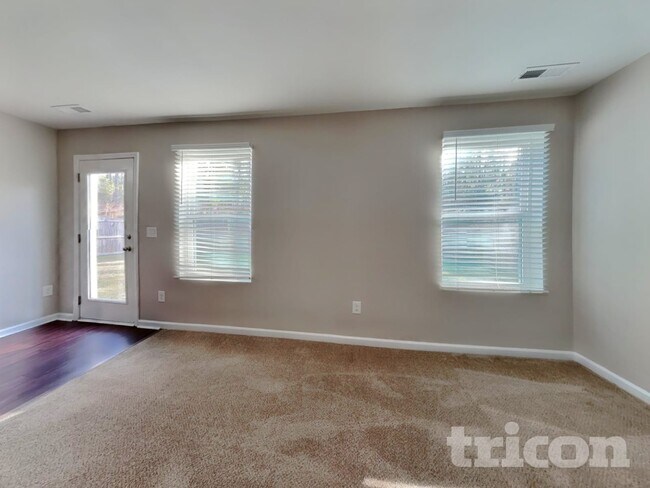 Foto del edificio - 226 Hallow Oak St