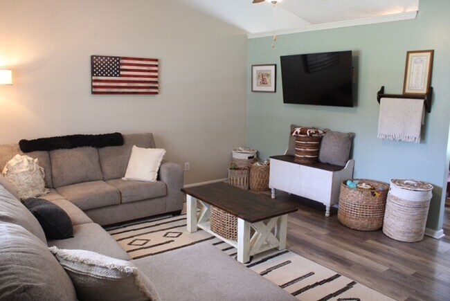 Foto del edificio - 118 Pear Tree Ln