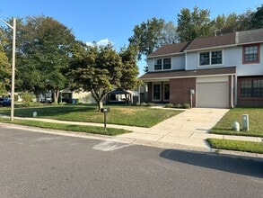 Building Photo - 223 Foxwood Ln