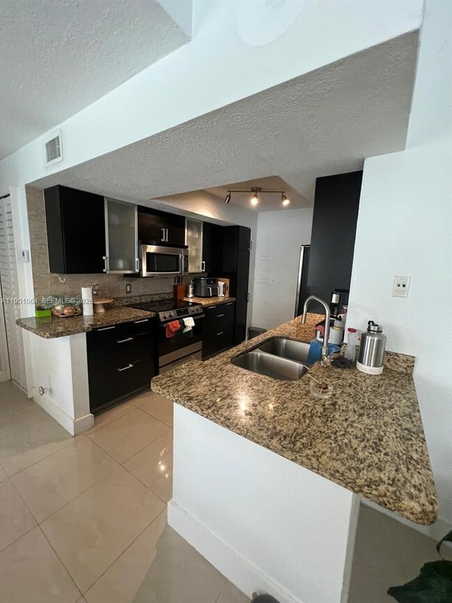 Building Photo - 10361 SW 150th Ct