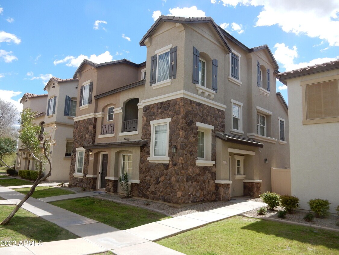 1325 S Sabino Dr, Gilbert, AZ 85296 Townhome Rentals in Gilbert AZ