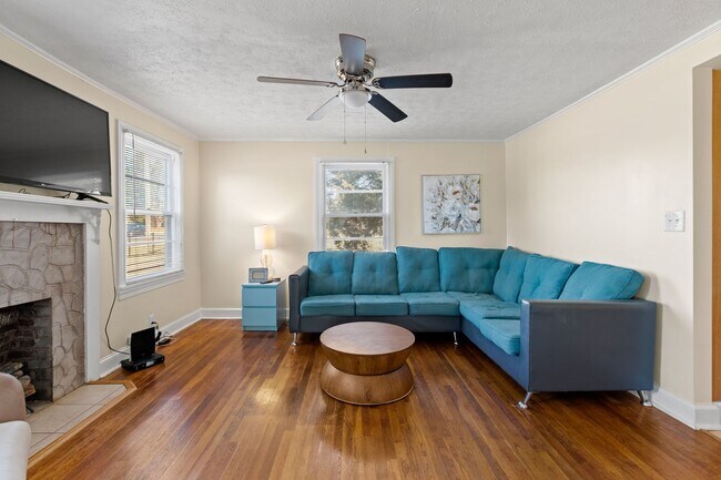 Foto del edificio - UNFURNISHED cozy private 2-bedroom, 2-bathroom home nestled in Winston-Salem