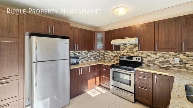 Building Photo - Fantastic 3 Beds, 1.5 Baths TownHouse | 1 ...