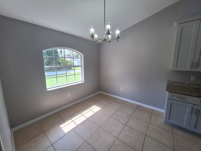 Building Photo - 3/2 Annual Rental Near Atwater Elementary School
