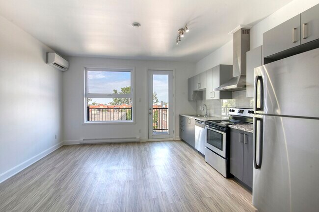 Photo du bâtiment - 6600 Av. de Darlington