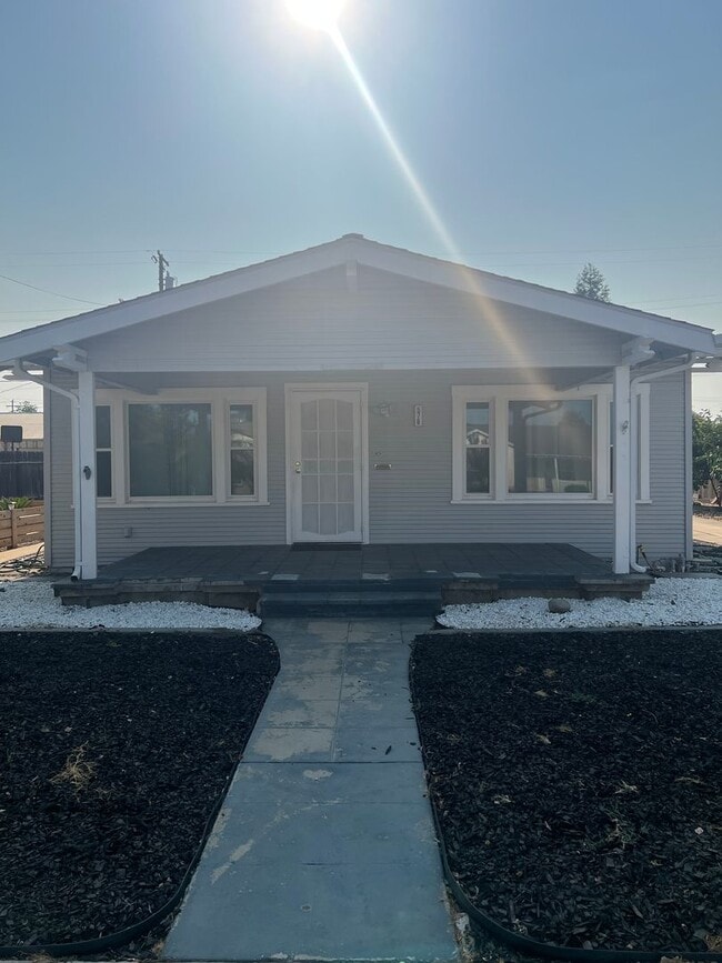 Building Photo - 578 N Acacia Ave