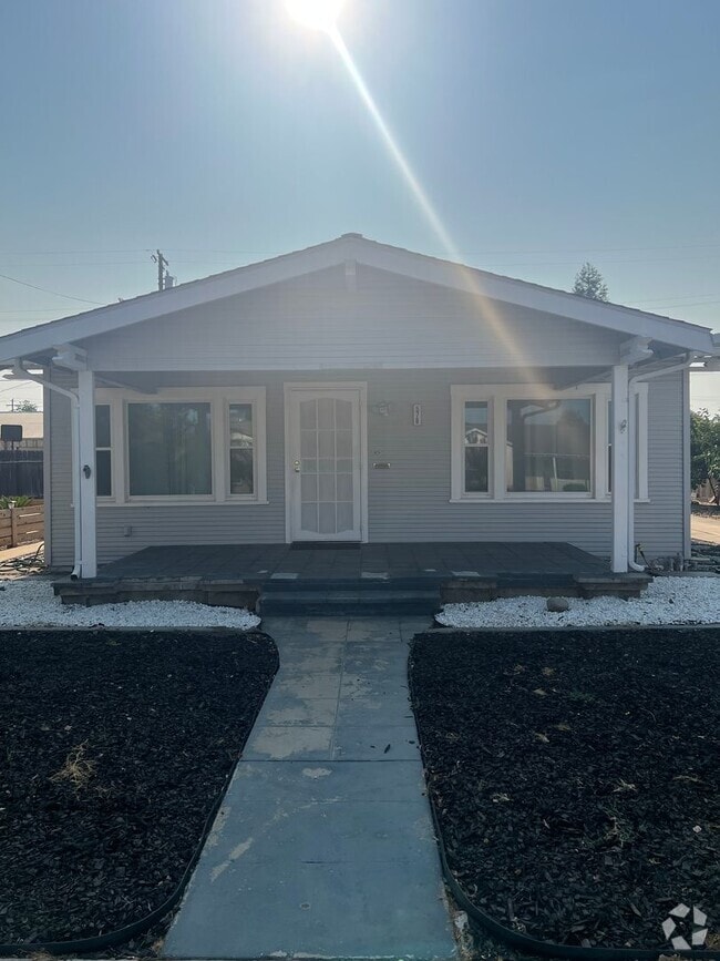 Building Photo - 578 N Acacia Ave