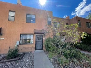 Building Photo - 1682 Calle De Oriente Norte