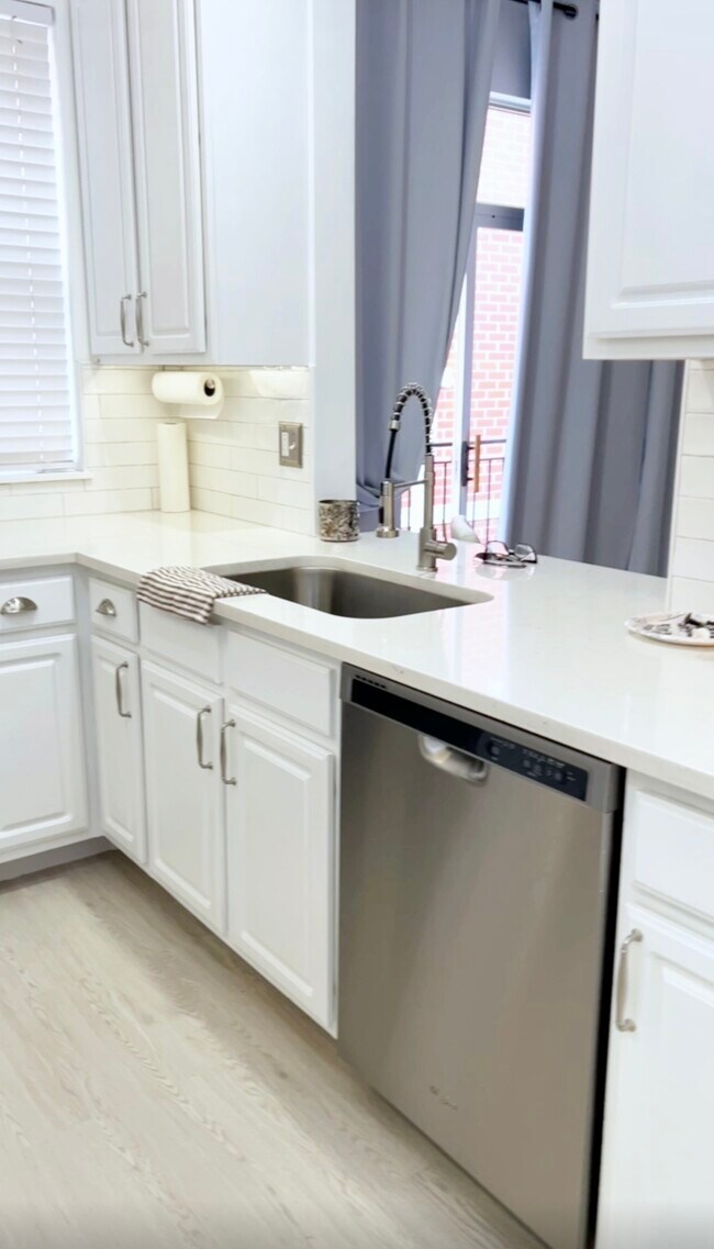 Foto del edificio - 715 W Eastman St