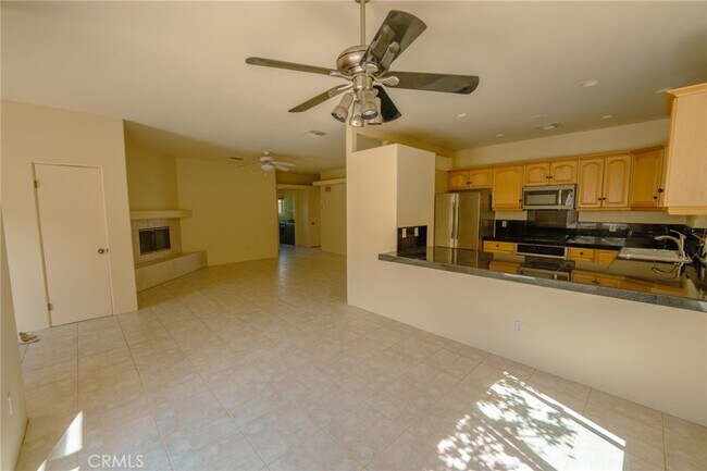 Building Photo - 52720 Avenida Diaz