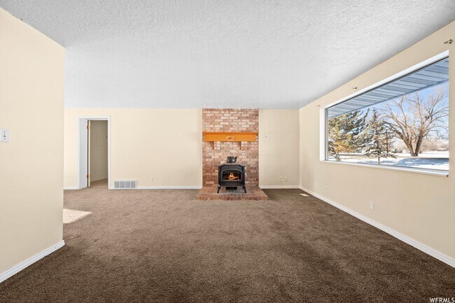 Foto del edificio - Beautiful home in Eden with amazing views from covered deck and 4 car garage