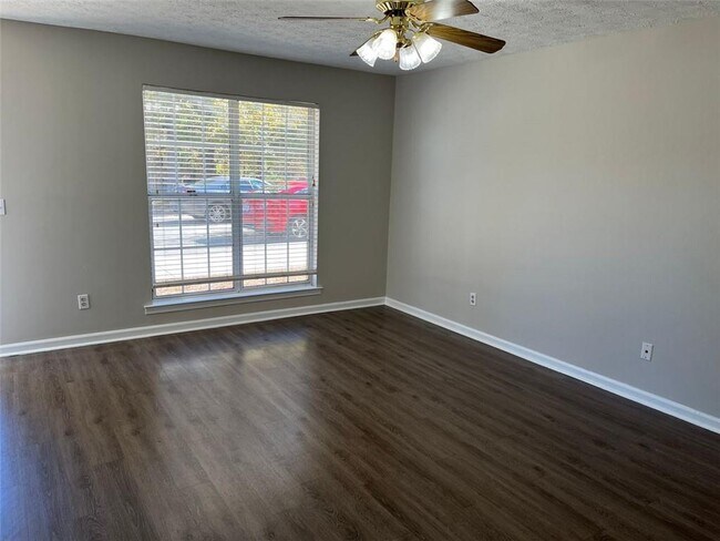 Foto del edificio - 326 Leafmore Rd SW