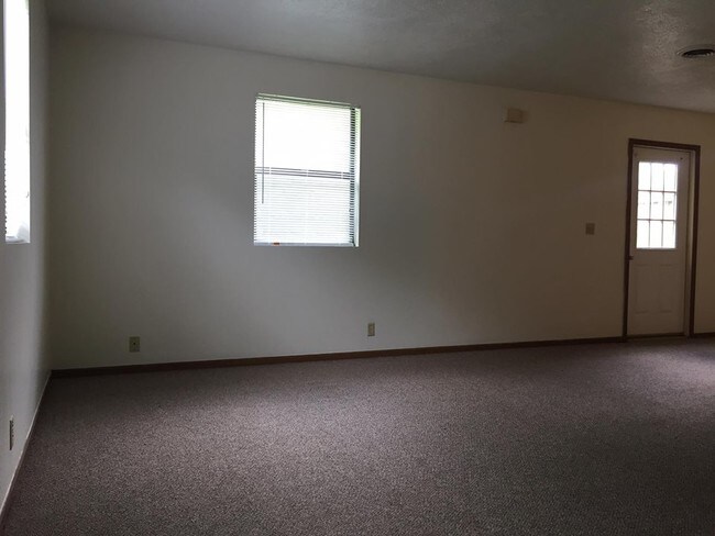 Building Photo - 105 Professional Dr