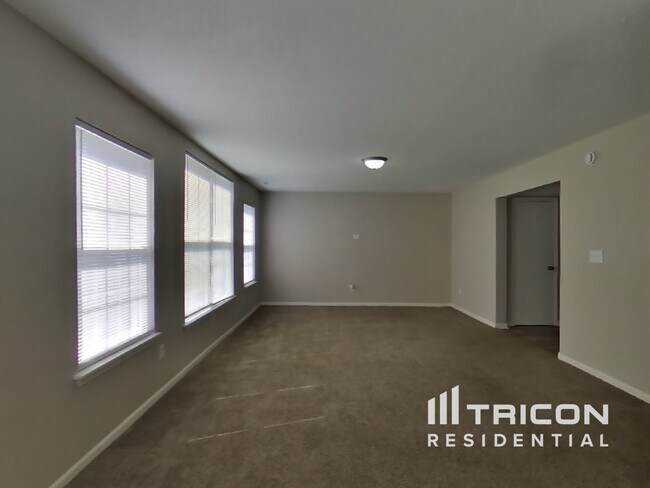Building Photo - 4133 Village Trace Blvd