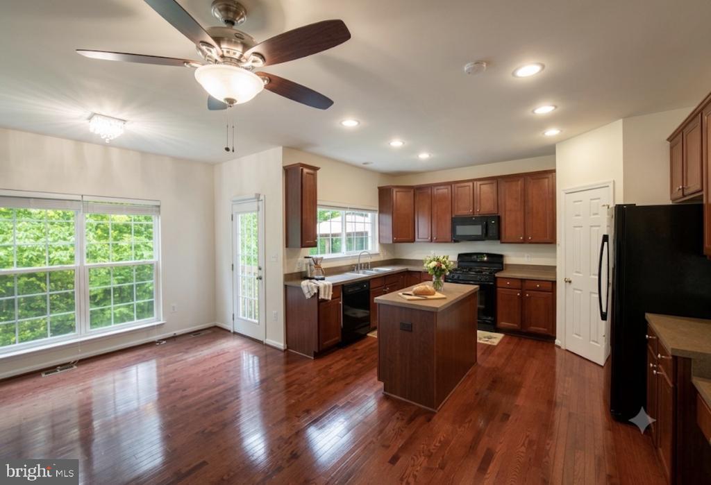 Foto del edificio - 8268 Linblake Ct