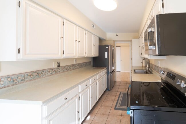 Foto del edificio - Contemporary 2BR/2BA Corner Condo at The Encore of McLean