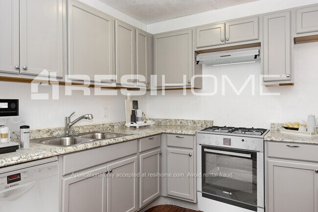 Building Photo - 1028 Barclay Drive