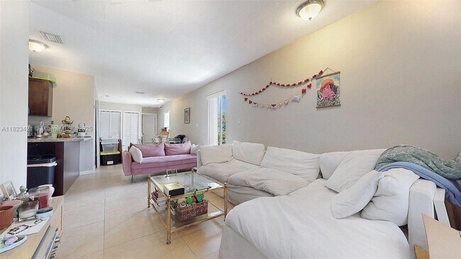 Foto del edificio - 3556 SW 26th St