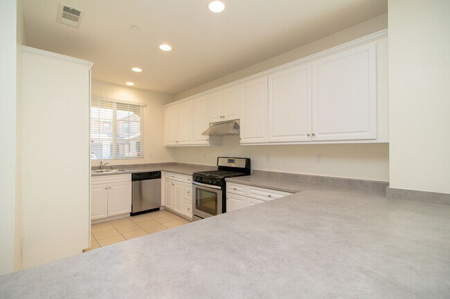 Foto del edificio - Exceptional 3 Bed/ 3 Bath Home In Beautifu...