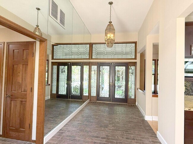 Foto del edificio - Sprawling ranch home located in highly des...