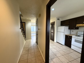 Building Photo - 1330 N Perry Ave