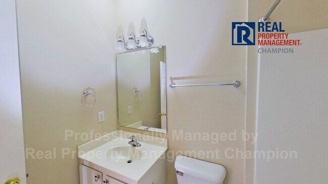 Foto del edificio - Charming Townhome with Split Floorplan