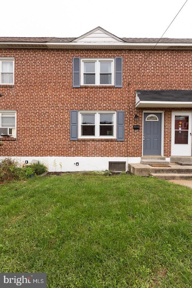 Building Photo - 707 S Penn St