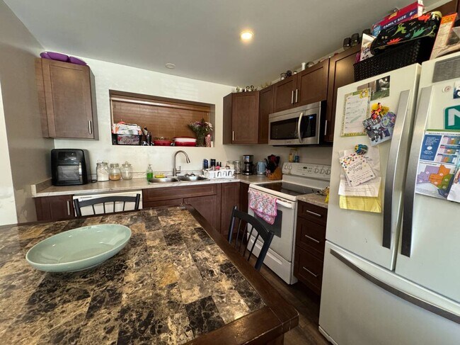 Photo du bâtiment - 21633 Donovan Av