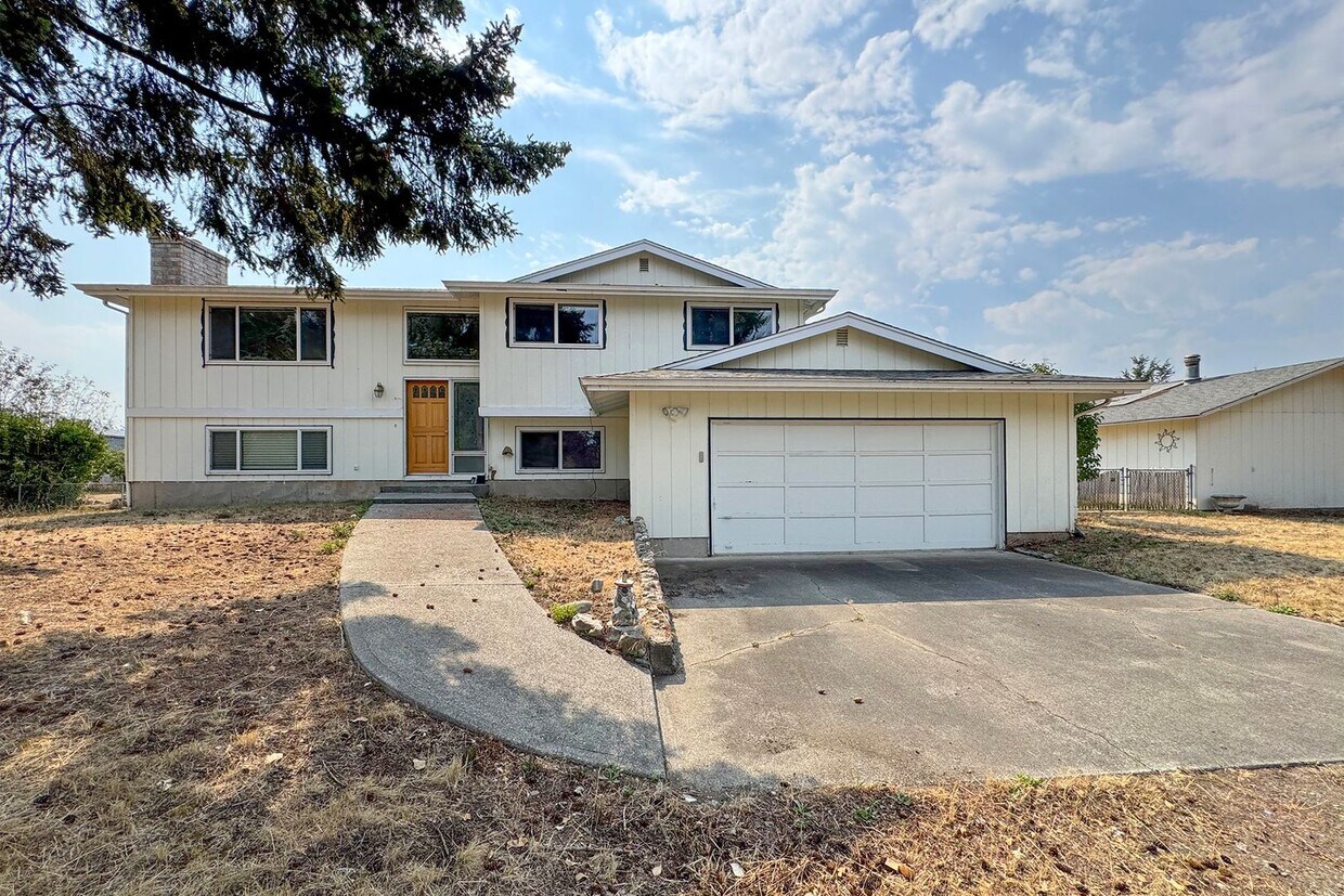 Foto principal - Large Home on Large Lot in Sequim