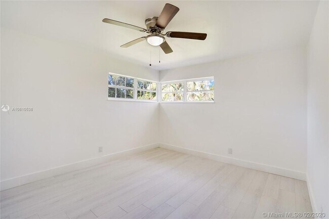 Foto del edificio - 1301 NE 147th St