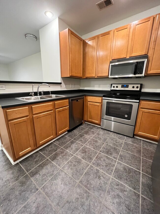 Foto del edificio - 5236 Hilltop Rd