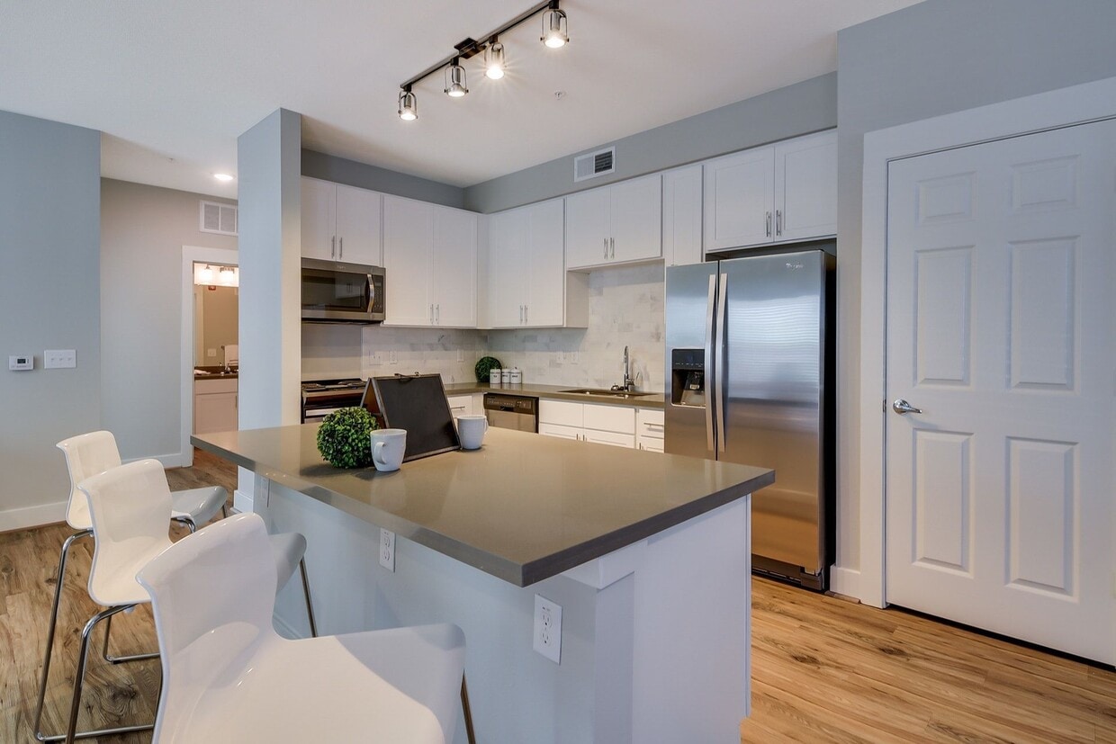 Primary Photo - Regal Parc