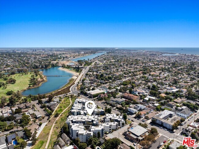 Foto del edificio - 4643 E 4th St