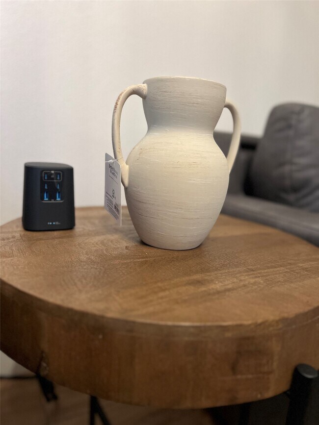 Building Photo - 3201 Westridge St