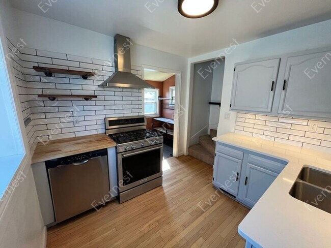 Foto del edificio - 1557 Leroy St