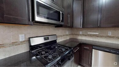 Building Photo - 55 Monroe Pl
