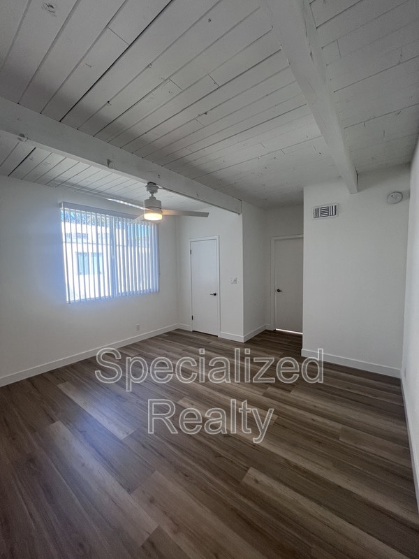 Foto del edificio - 12325 Moorpark St