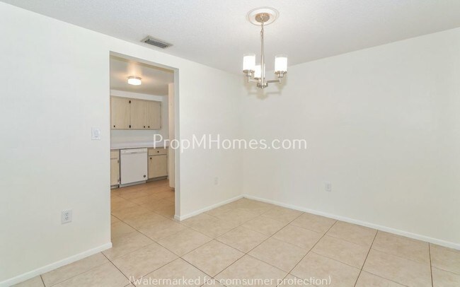 Building Photo - 3701 Villa Franca Ave