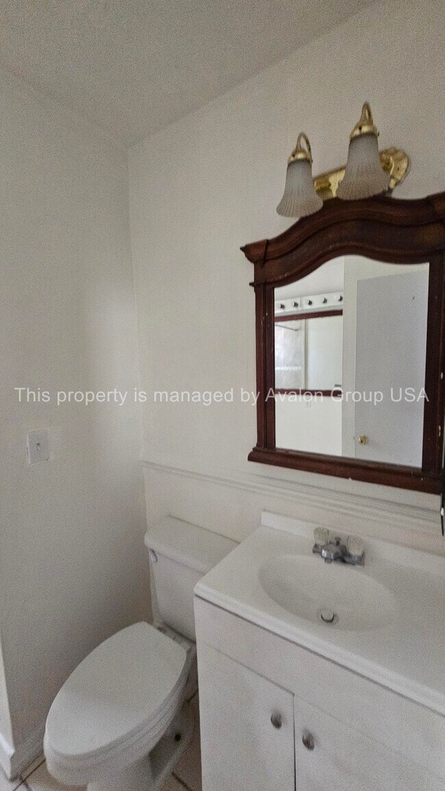 Foto del edificio - 6729 Champlain Rd