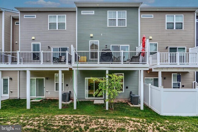 Foto del edificio - 7054 Fox Glove Ln