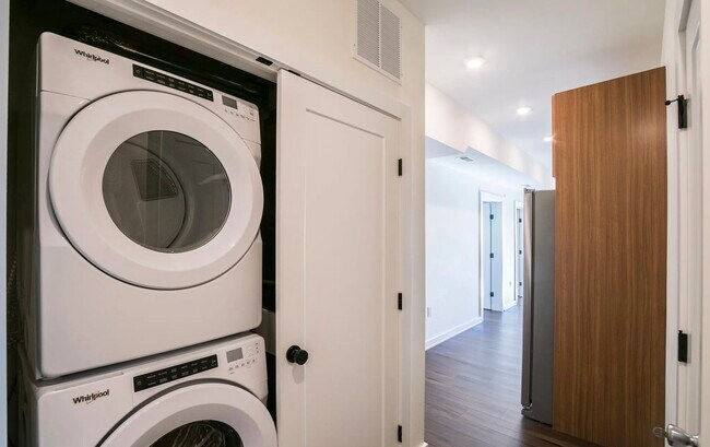 Foto del edificio - 1836 E York St