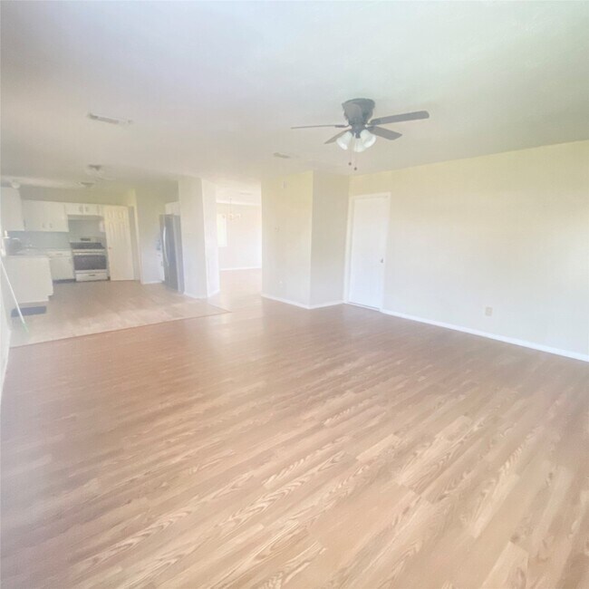 Building Photo - 6527 River Bluff Dr