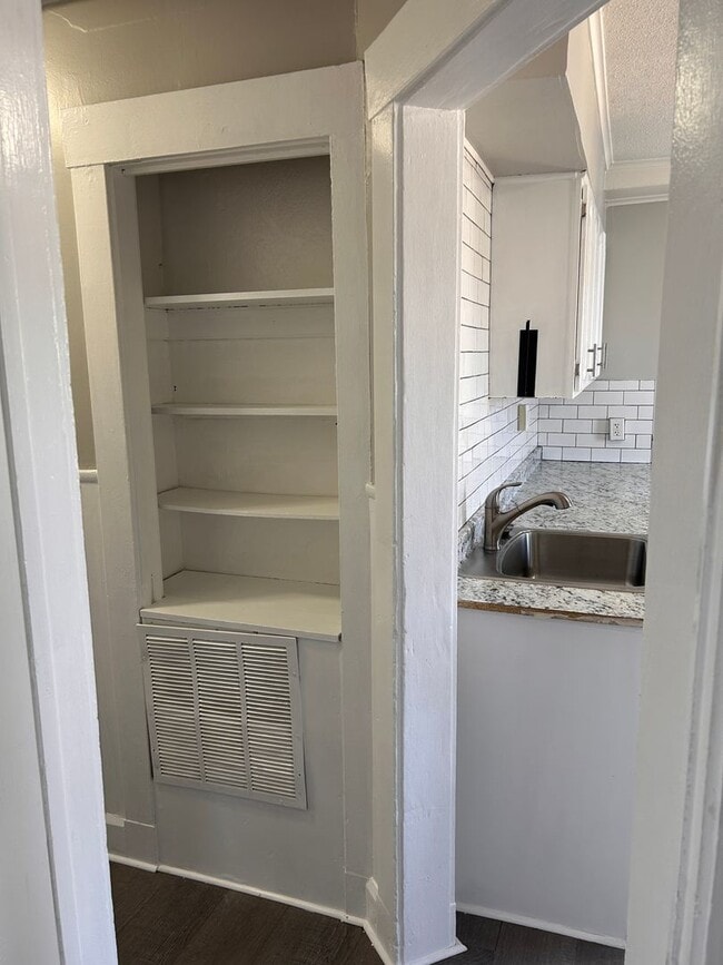 Building Photo - 182 Greene St