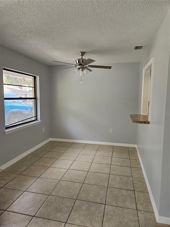 731 E Alfred St, Tavares, FL 32778 Room for Rent in Tavares, FL