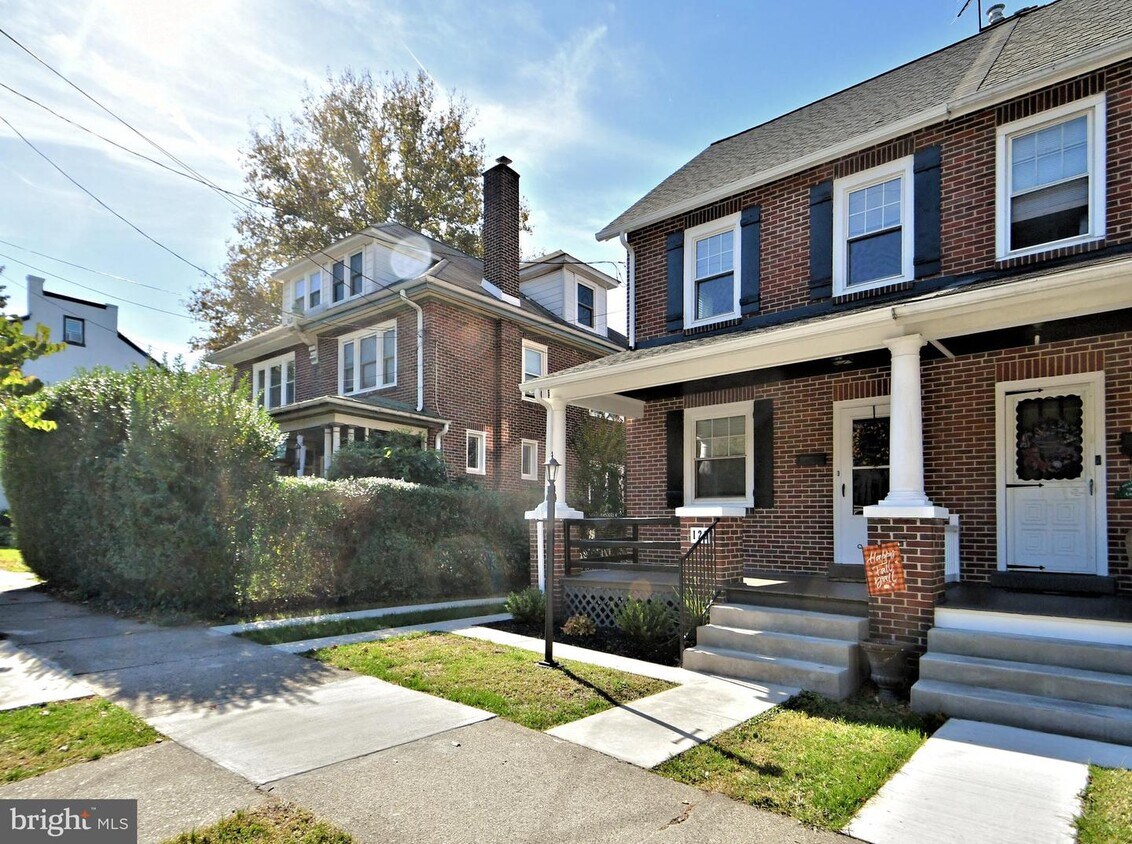 Primary Photo - 126 Starr St